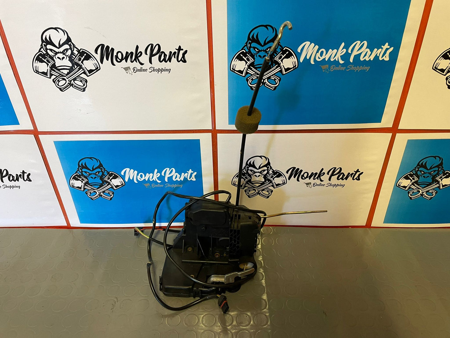 Cerradura delantera izquierda MERCEDES C W203 004133112631