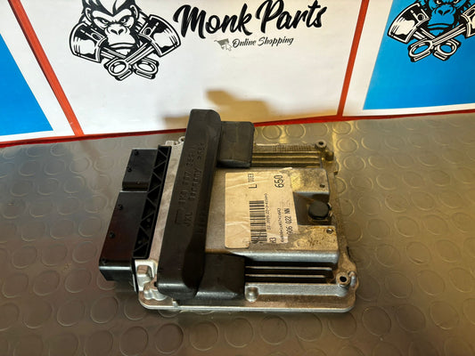 ECU Centralita motor AUDI A4 B8 2.0 TDI 03L906022NN