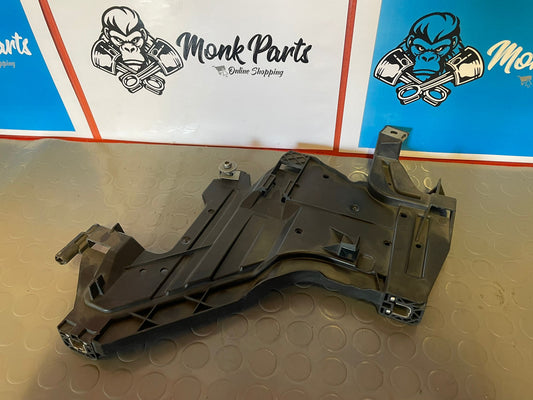 Soporte faro izquierdo AUDI A4 B8 1301073033