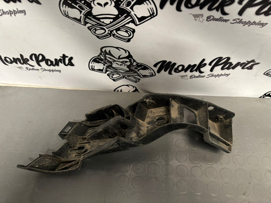 Soporte izquierdo paragolpes trasero VW GOLF V 1K6807393 1K6807375