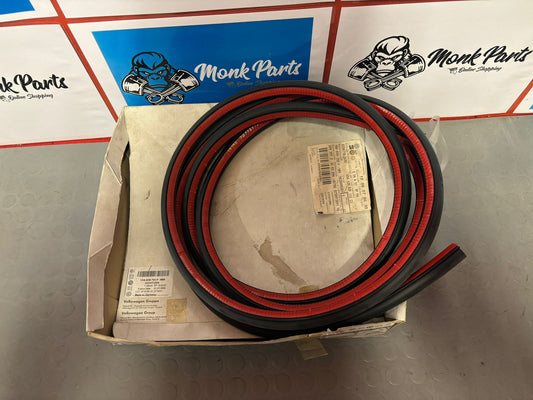 Goma porton VOLKSWAGEN GOLF V 1K6839702F , NUEVA