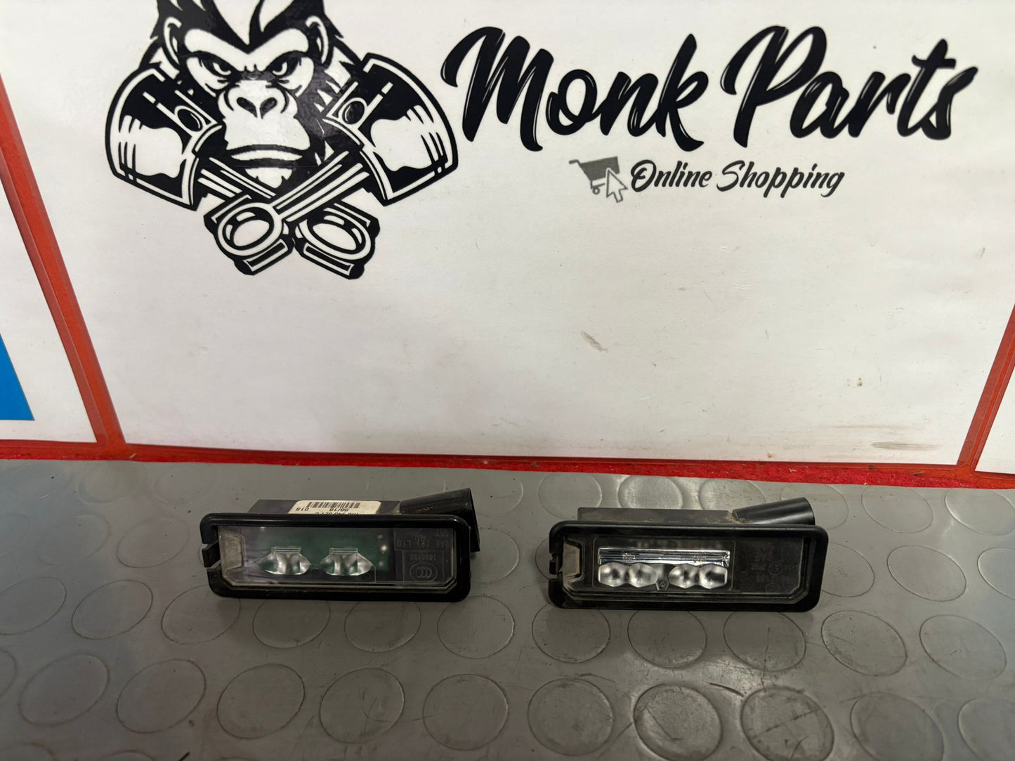 Luces matricula VOLKSWAGEN GOLF VII 7 1K8943021C