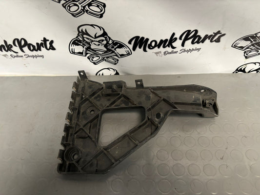 Soporte izquierdo paragolpes delantero AUDI A6 C6 4F0807227