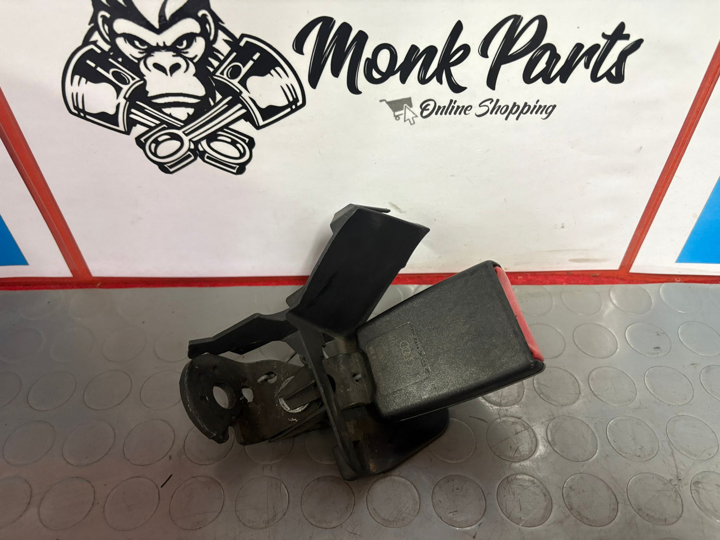 Enganche cinturon trasero AUDI A6 C6 4F 4F0857740D