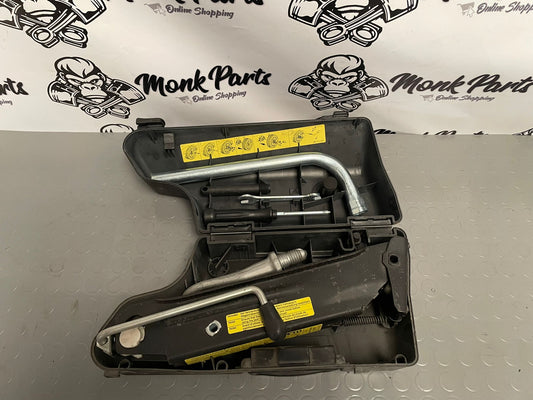 Herramientas y gato AUDI A6 C5 4Z7011031