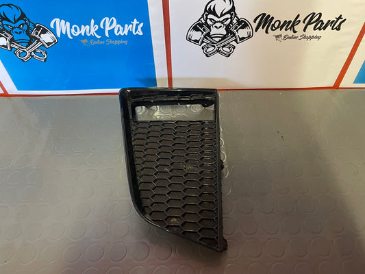 Moldura izquierda paragolpes NISSAN GTR R35 620876AV0A