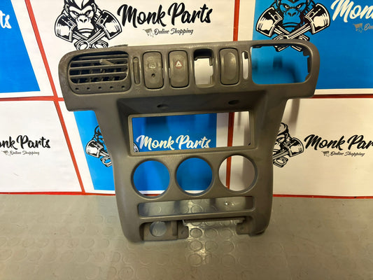 Moldura consola central NISSAN MICRA K11 68260 5F200