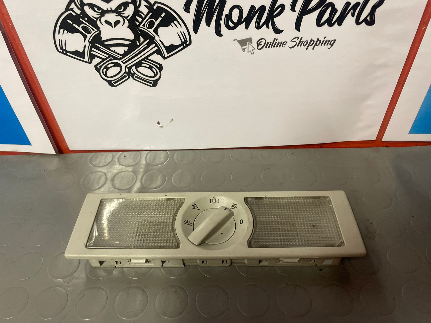 Luz techo VOLKSWAGEN TRANSPORTER T5 6Q0947291A