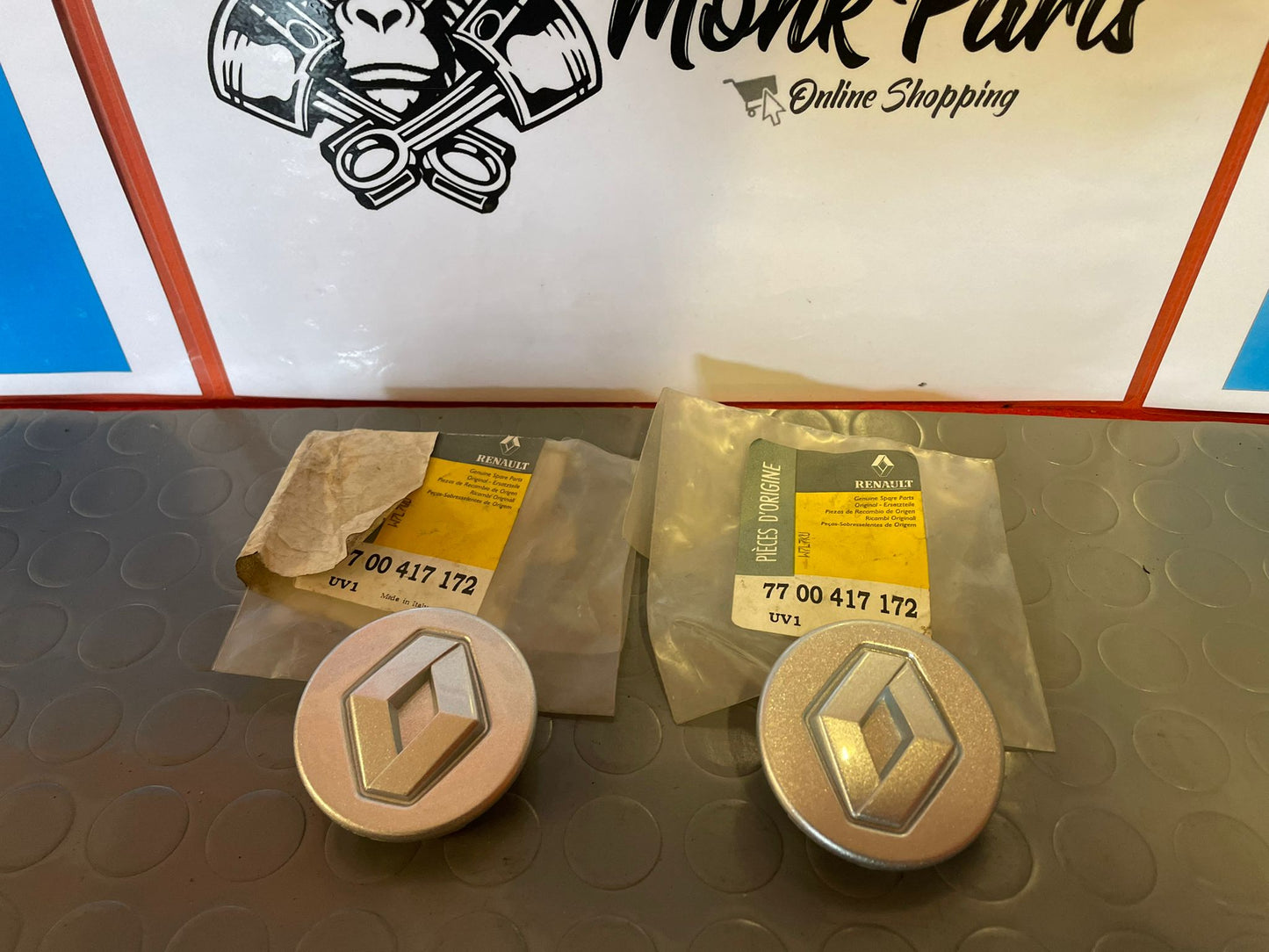 Tapa centro llanta RENAULT 7700417172 , Nueva (precio unidad)