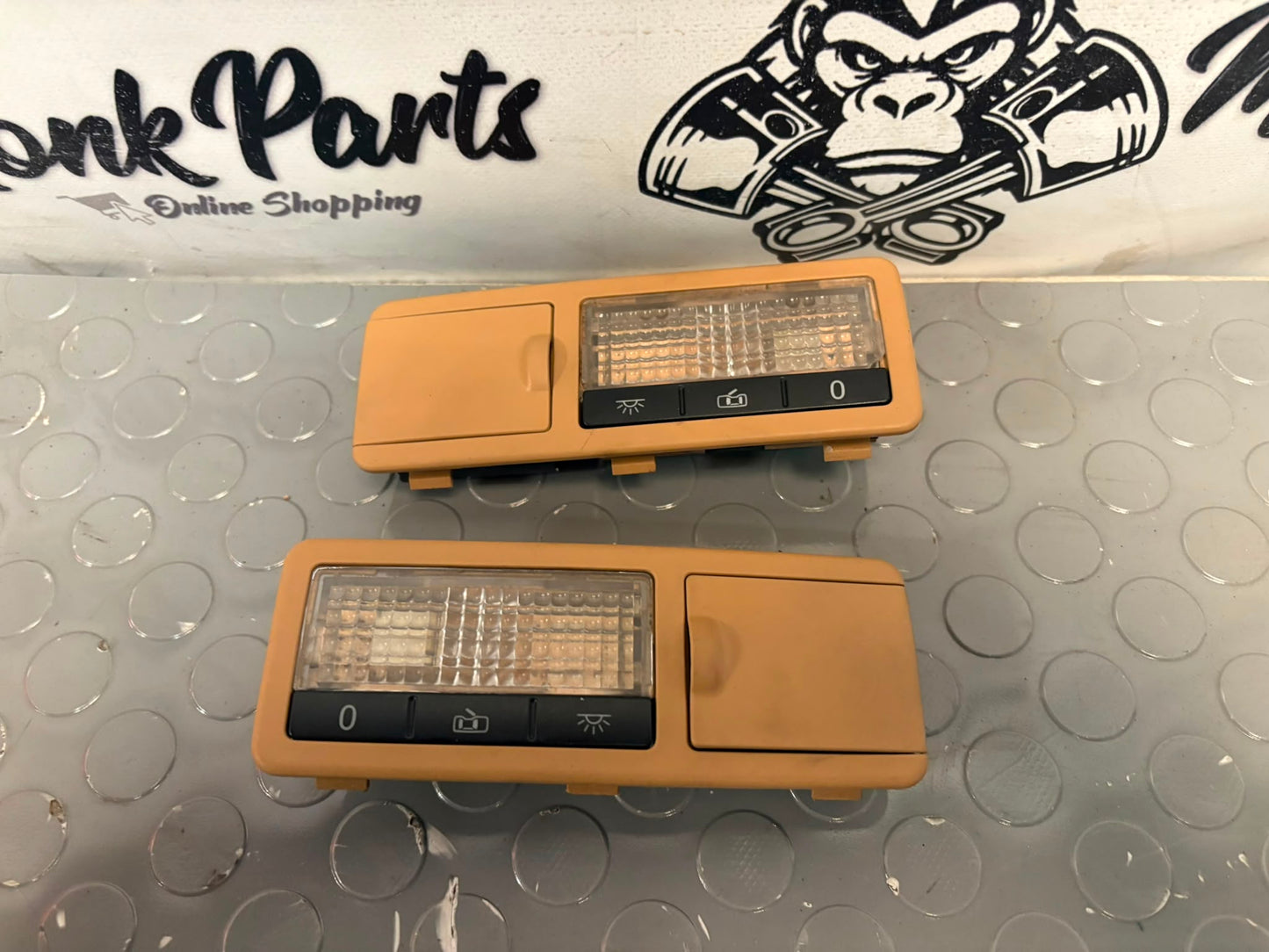 Luz interior techo PORSCHE CAYENNE 955 7L0861687A 7L0861688A 7L5947292 7L5947291 (precio unidad)