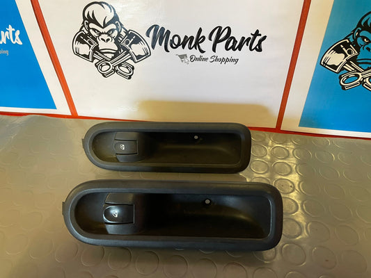 Mando elevalunas delantero derecho RENAULT CLIO III 8200356517B (precio unidad)