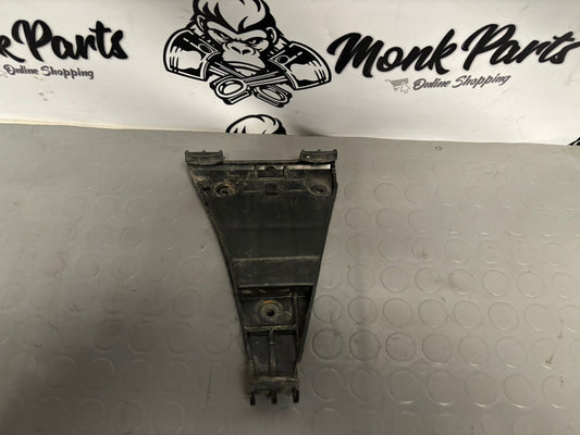 Soporte derecho paragolpes delantero AUDI A4 B5 8D0807284