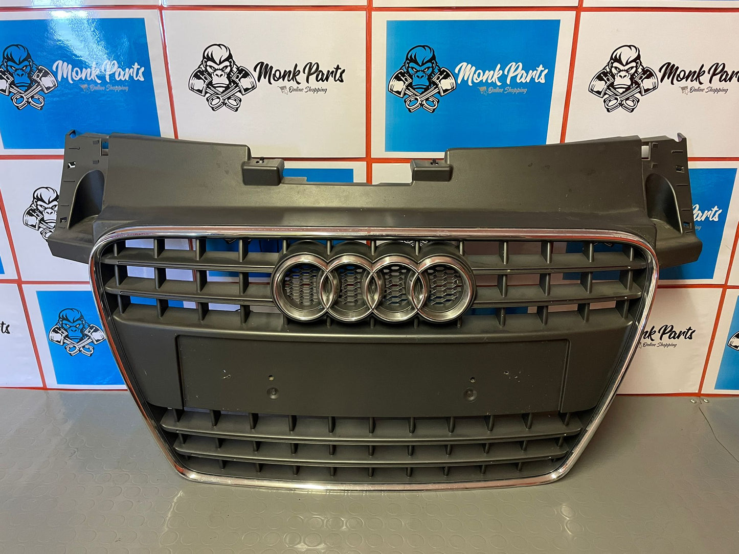 Parrilla delantera AUDI TT TTS Original 8J0853651