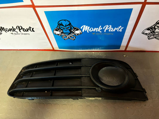 Rejilla izquierda paragolpes AUDI A4 B8 8K0807681A