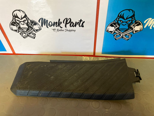 Moldura apoyapie AUDI A4 B8 8K1864777