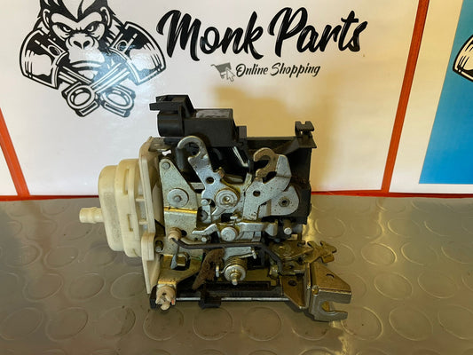 Cerradura delantera izquierda AUDI A3 8L 8L1837015A