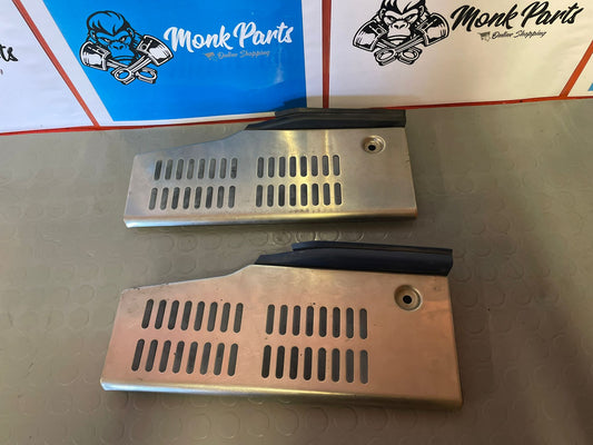 Moldura apoyapie AUDI TT MK1 8N1864777A (precio unidad)