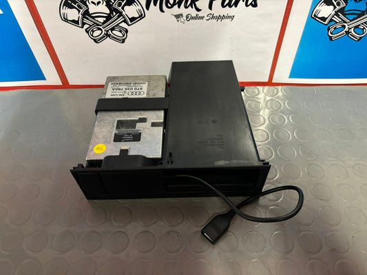 Interfaz USB Bluetooth AUDI A5 y A4 B8 8T0035785A