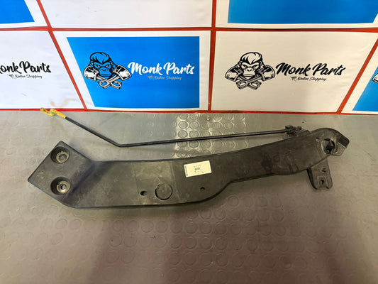 Soporte izquierdo frontal PEUGEOT PARTNER III y CITROEN BERLINGO 9830522280