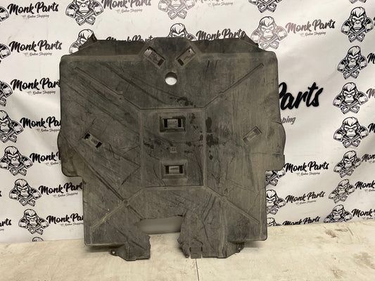 Protector inferior PORSCHE 911 996 99650452700 (con pequeño roto)