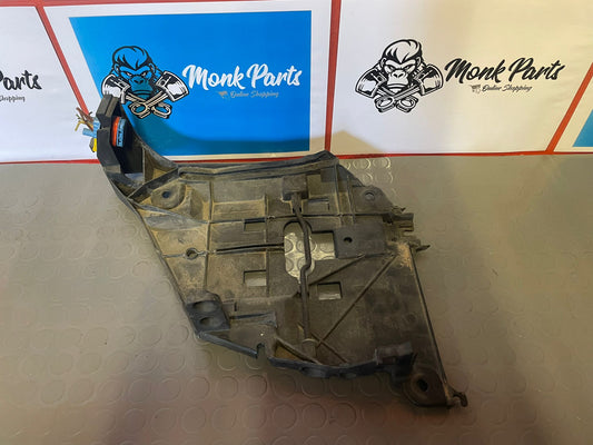 Soporte faro izquierdo PORSCHE 911 996 y 986 BOXSTER 99663104100 996.631.041.00