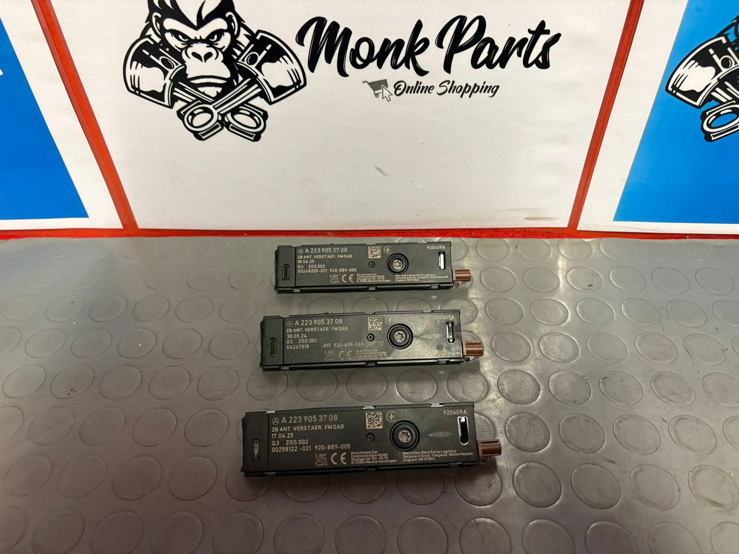 Antena MERCEDES C E EQ A2239053708 , NUEVA (precio unidad)