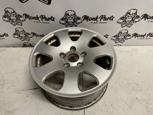 Llanta AUDI A4 B6 15'' 7X15 ET39 8E0601025