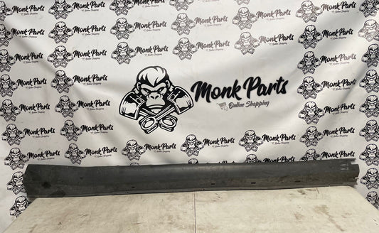 Talonera derecha FORD FOCUS MK1 4p YS41-B10154