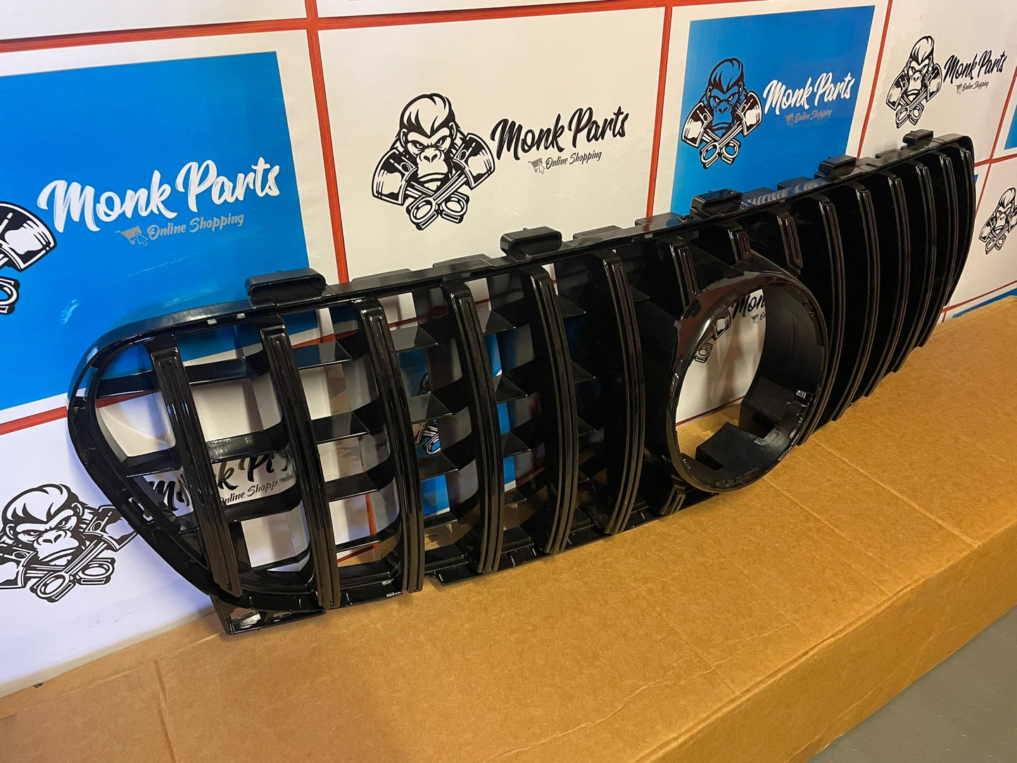 Parrilla delantera MERCDES GLA AMG W156 Negra , NUEVA