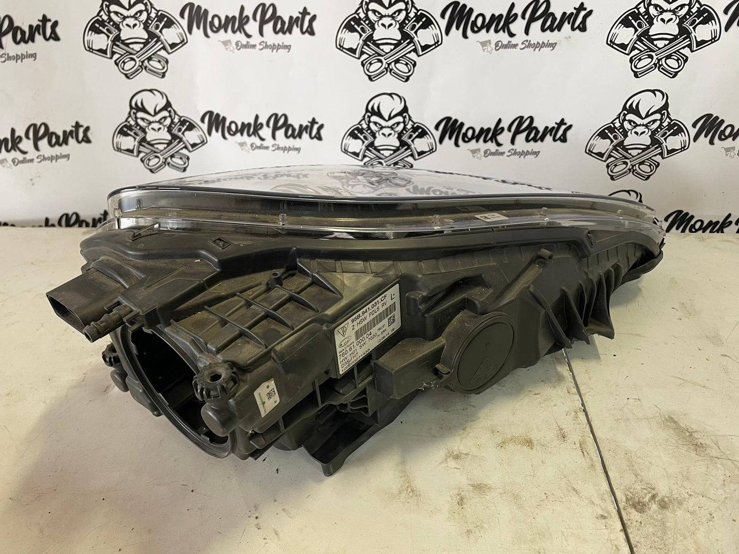Faro delantero izquierdo bi-xenon PORSCHE MACAN 95B941031CF (con un soporte roto)