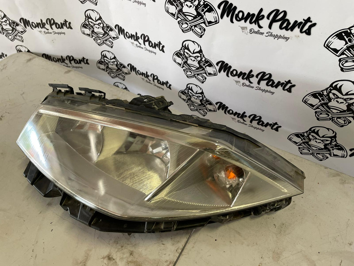 Faro delantero izquierdo RENAULT MEGANE II 7701064018