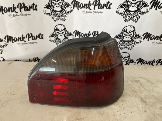 Faro trasero derecho NISSAN SUNNY N14