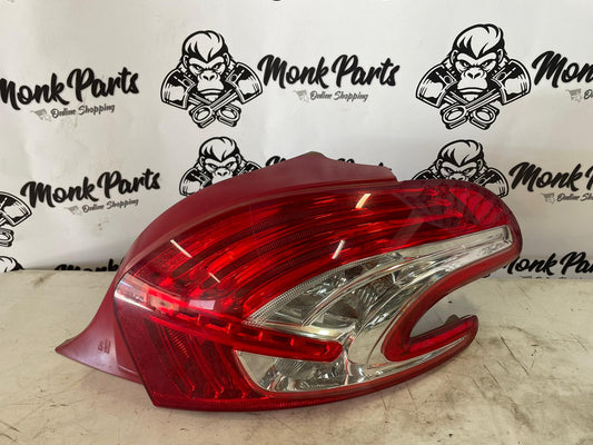 Faro trasero derecho PEUGEOT 208