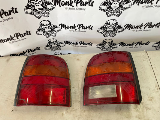 Faros traseros NISSAN MICRA K11 (precio unidad)