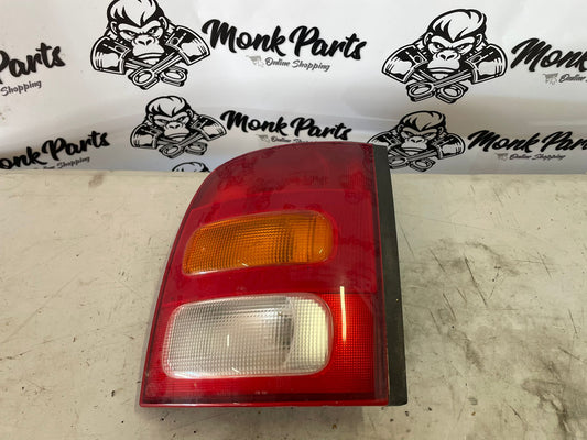 Faro trasero izquierdo NISSAN MICRA K11