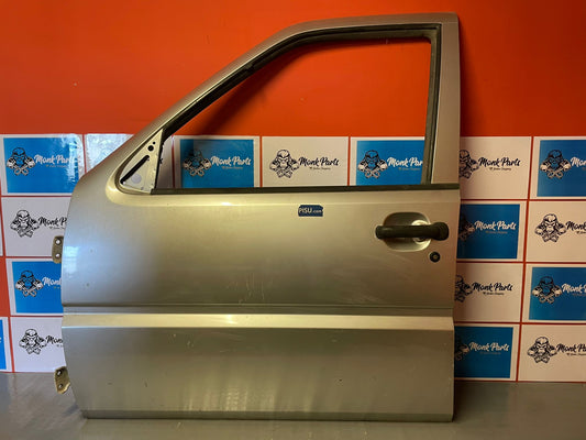 Puerta delantera izquierda NISSAN TERRANO II 3p