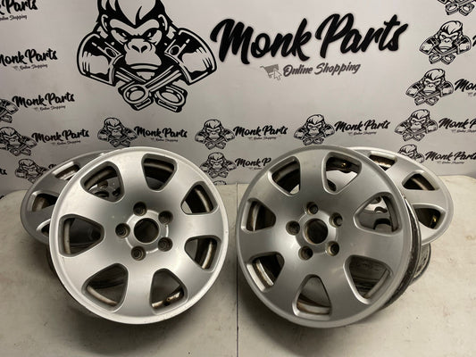 Llantas AUDI A4 B6 15'' Originales 7X15 ET39 8E0601025