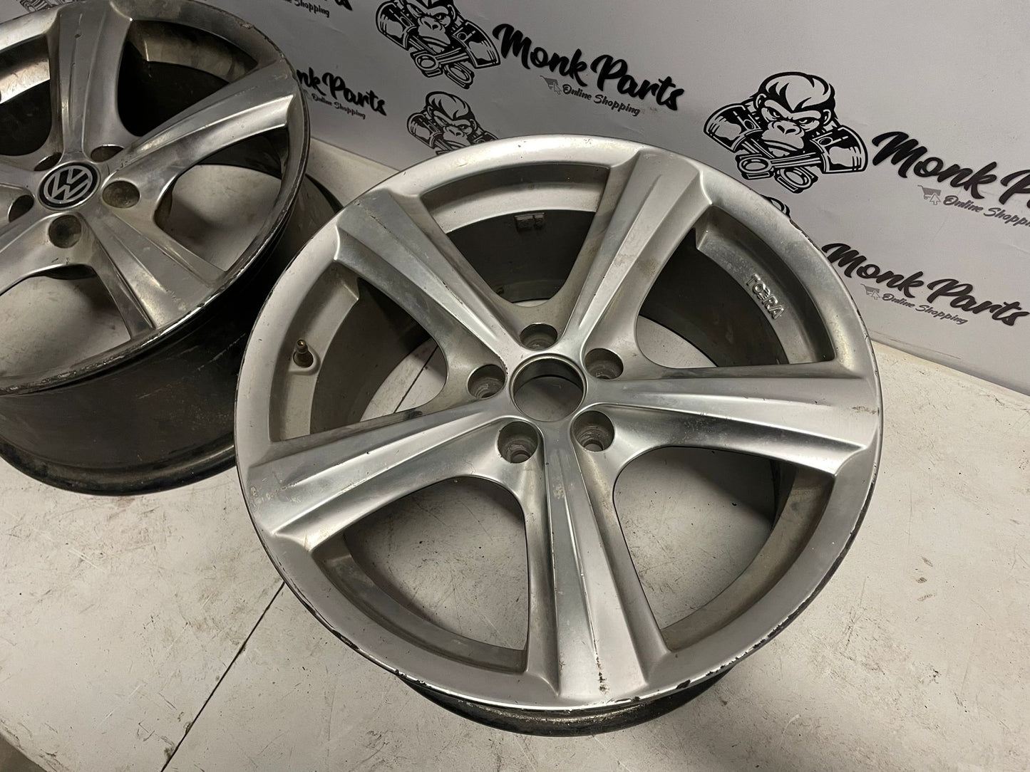 Llantas TOORA VOLKSWAGEN 17'' 8X17 ET35 (precio unidad)