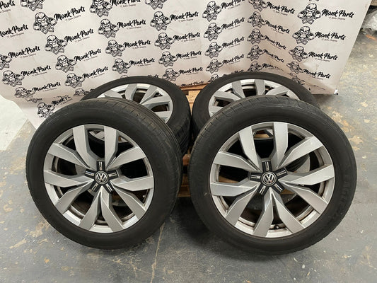 Llantas con neumático VW TOUAREG 20'' Originales TOUAREG 9X20 ET33 760601025C 285/45 R20 108W