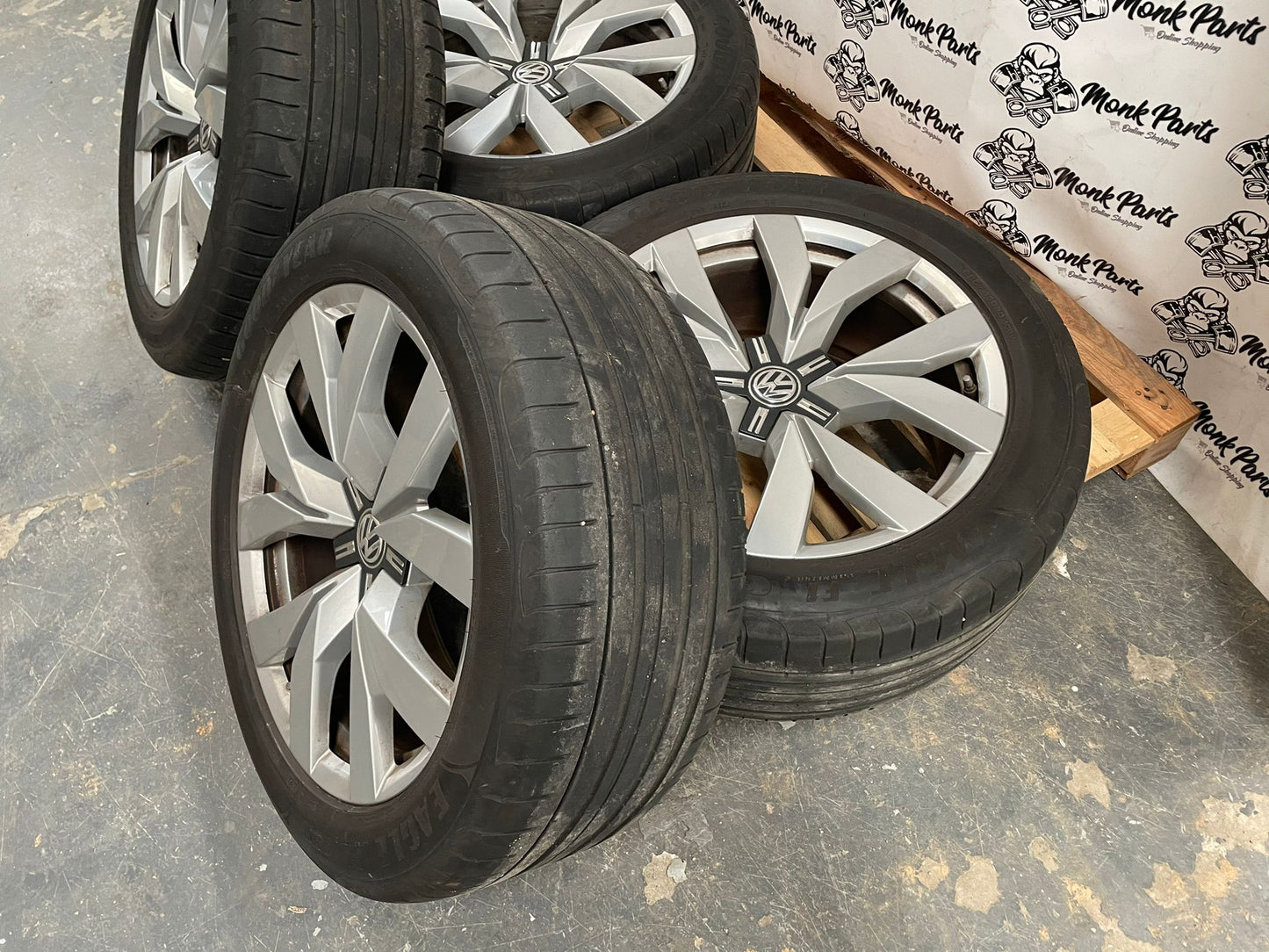 Llantas con neumático VW TOUAREG 20'' Originales TOUAREG 9X20 ET33 760601025C 285/45 R20 108W