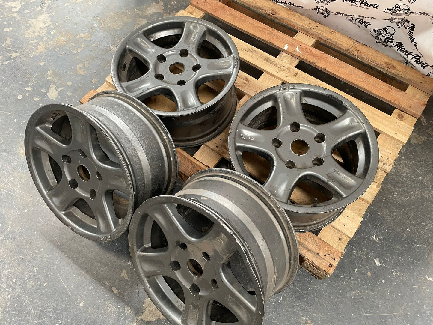 Llantas RACER TOYOTA LAND CRUISER 17'' 5X150 8X17 (para reparar)