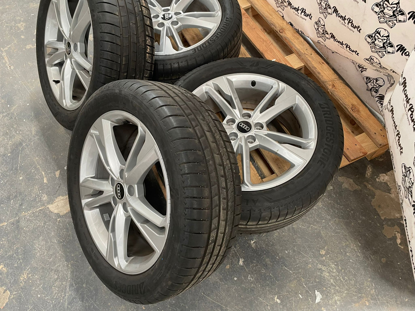 Llantas con neumático AUDI Q3 Q5 19'' Originales 7X19 ET43 235/50 R19