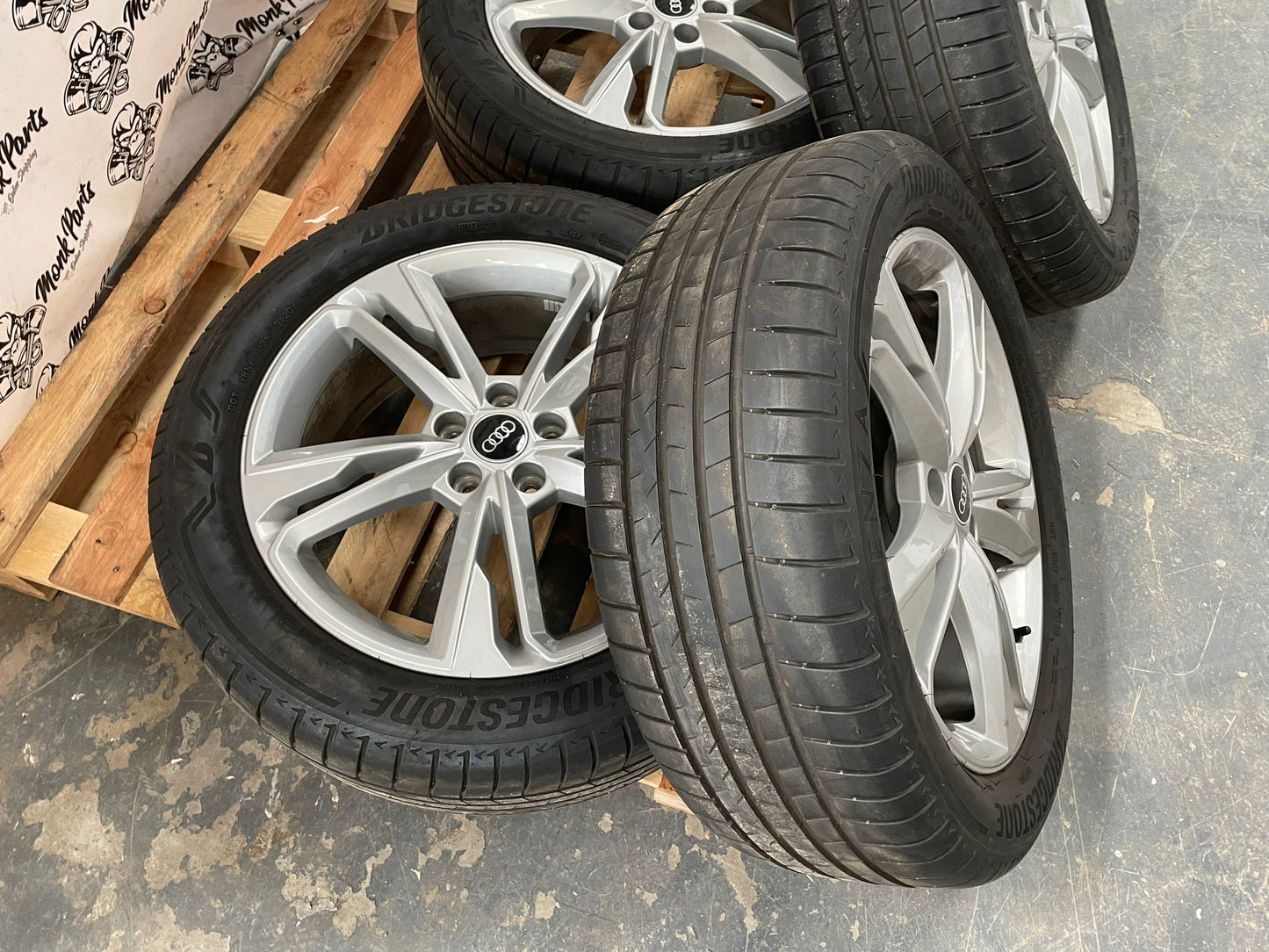 Llantas con neumático AUDI Q3 Q5 19'' Originales 7X19 ET43 235/50 R19