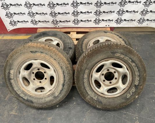 Llantas con neumático NISSAN TERRANO II 2 15''