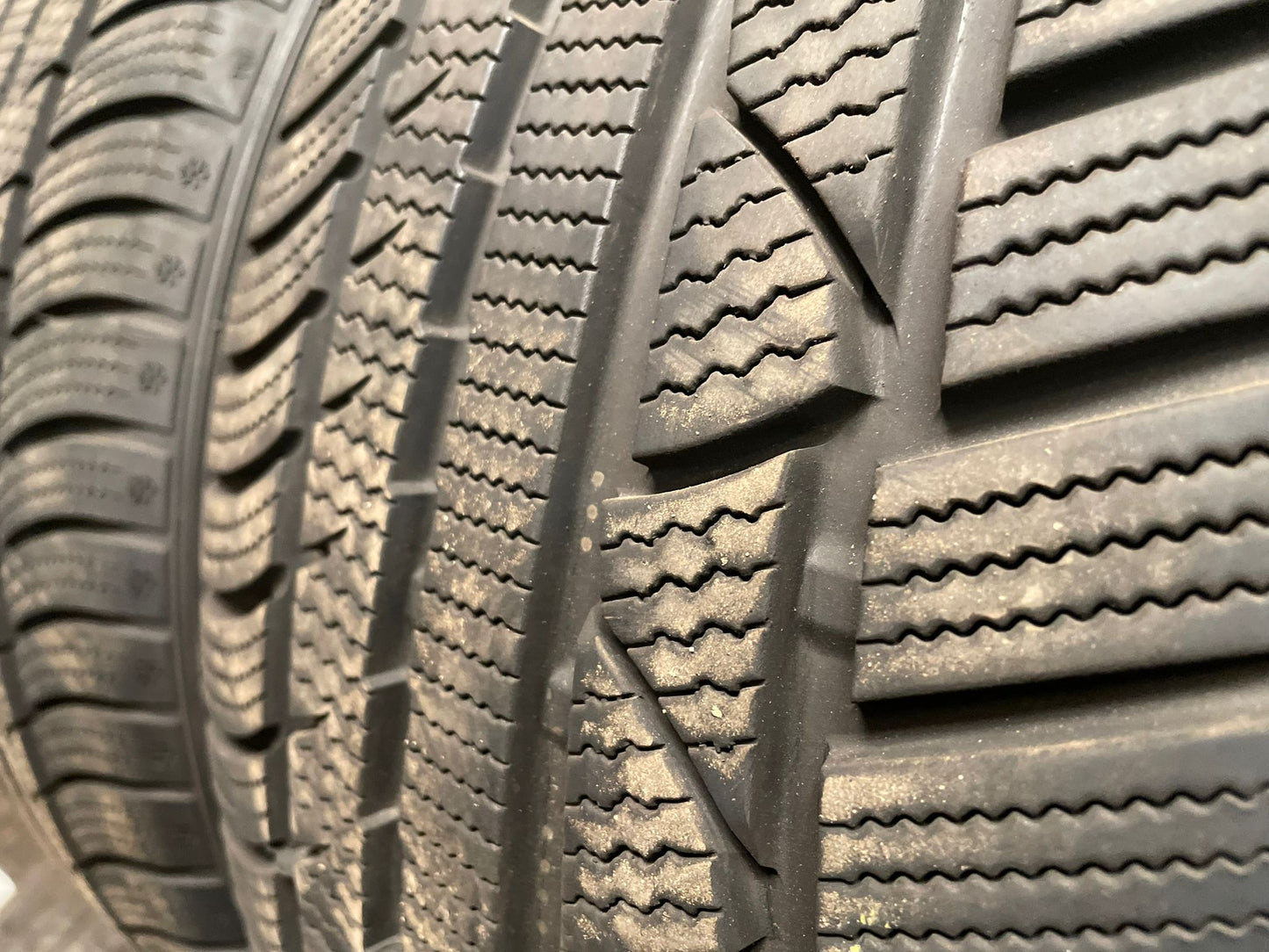 Neumaticos invierno 245/45 R20 103H LEAO WINTER 75% 2022