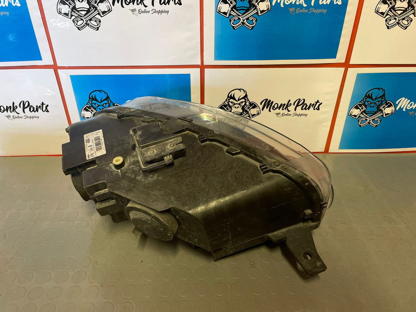Faro delantero izquierdo CITROEN BERLINGO 2018-2020 9816825180