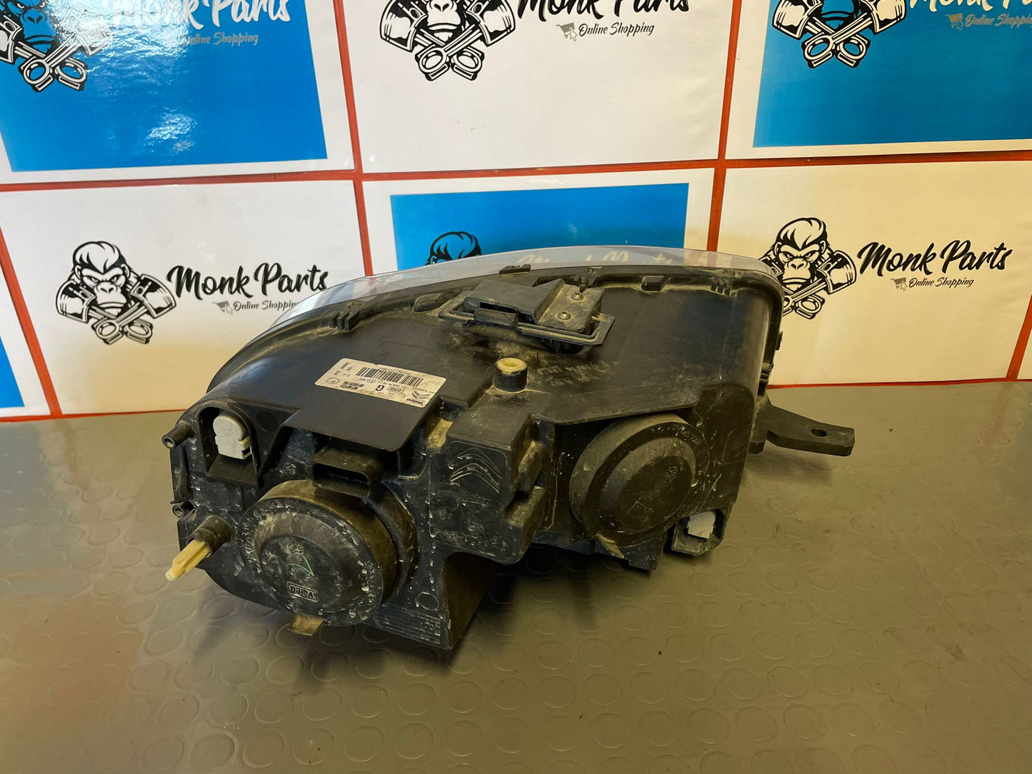 Faro delantero izquierdo CITROEN BERLINGO 2018-2020 9816825180