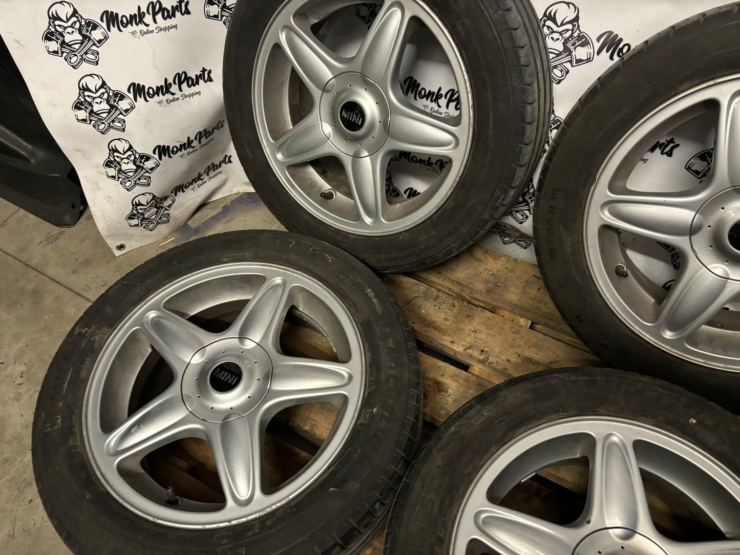 Llantas con neumático MINI 16'' Originales 6,5X16 IS48 195/55 R16 6769410-13