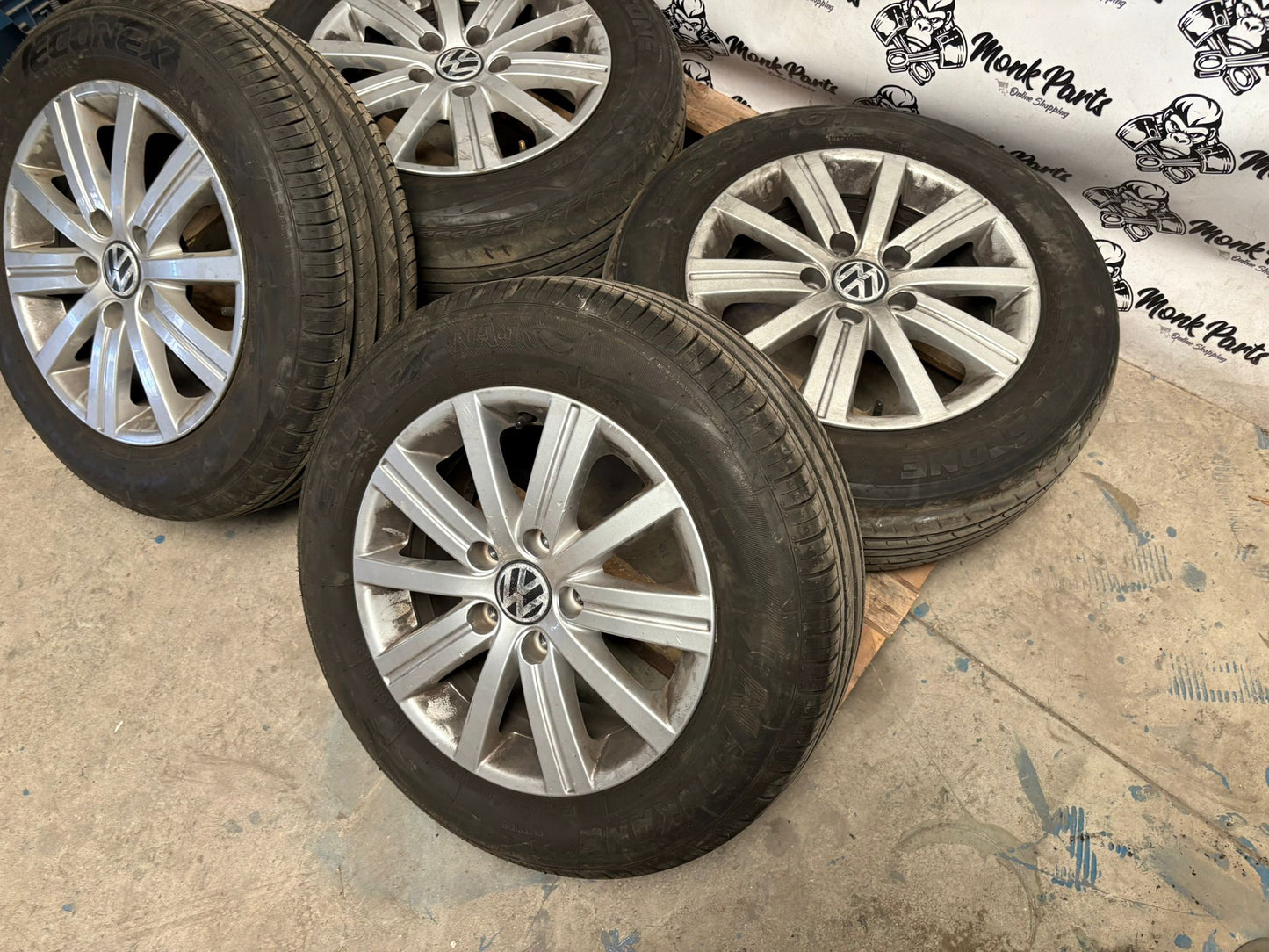 Llantas con neumatico VOLKSWAGEN GOLF 15'' Originales 195/65 R15 91V