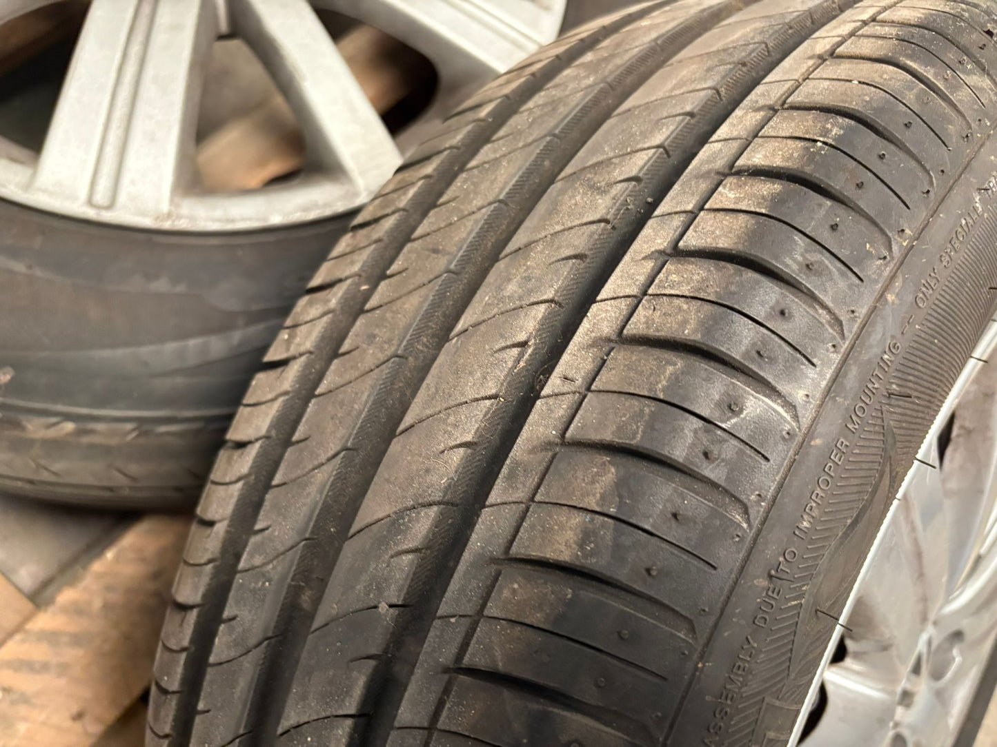 Llantas con neumatico VOLKSWAGEN GOLF 15'' Originales 195/65 R15 91V